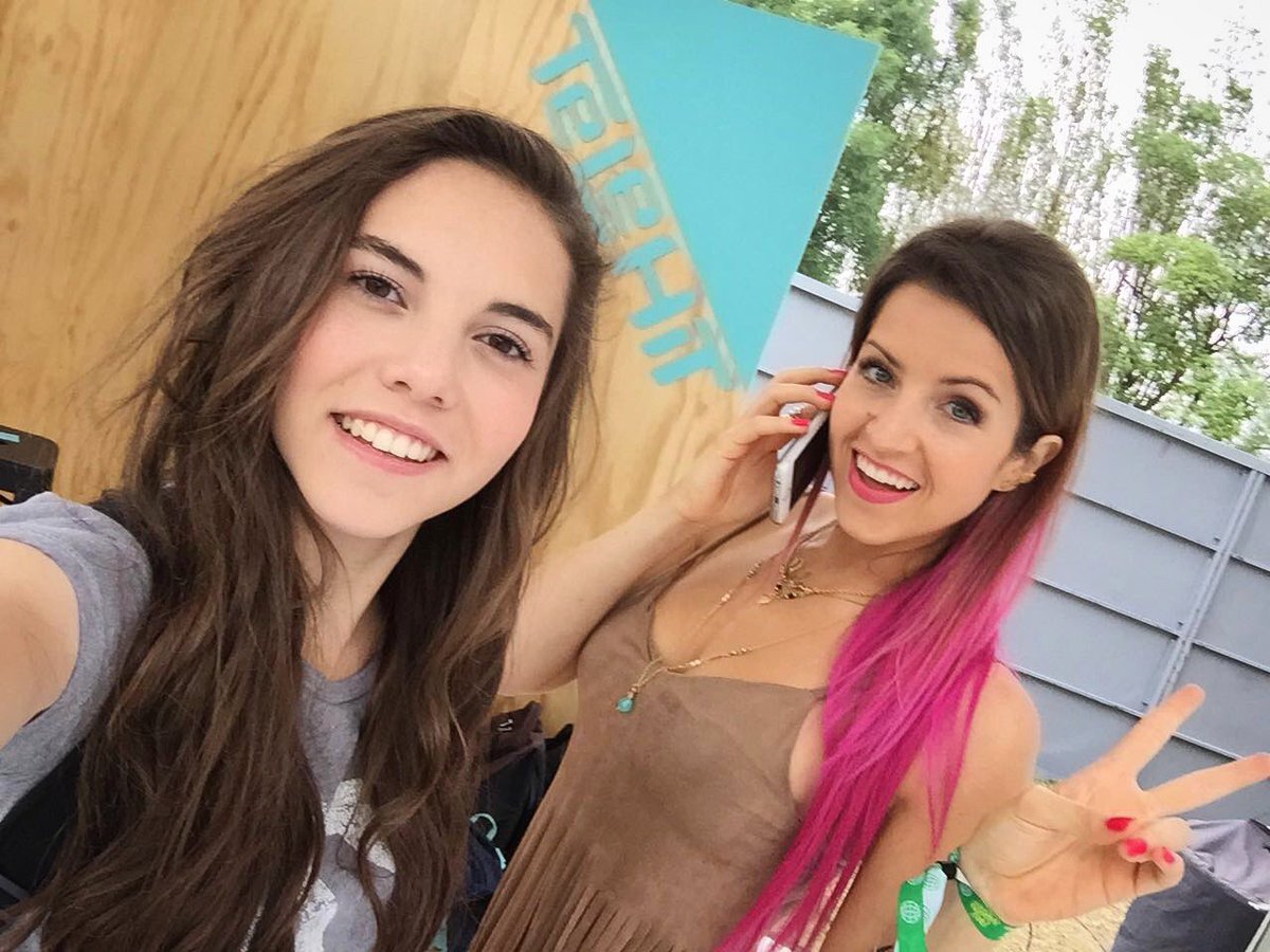 PaolaGalina's tweet photo. #PalNorte con mi @Ceci_Flores !! 🎉🎉🎉 a divertirnos! #Monterrey @tvtelehit ~ Blusa: @poshroom_mx https://t.co/hAMiQAlhGg