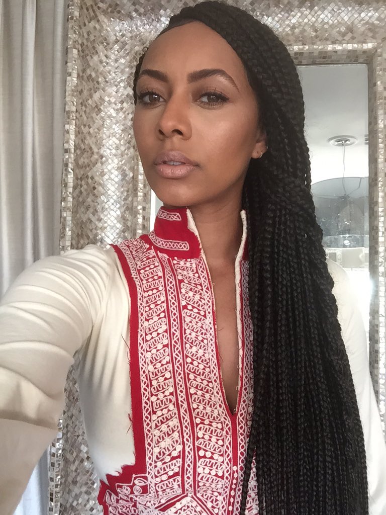 KeriHilson's tweet photo. Cuz, hi 👋🏾 https://t.co/4RXWMJUYZU