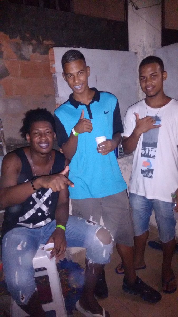 Daoperaria's tweet photo. Crias #Furdunço 🍻🎉😎✌ https://t.co/MrOaz2slVD