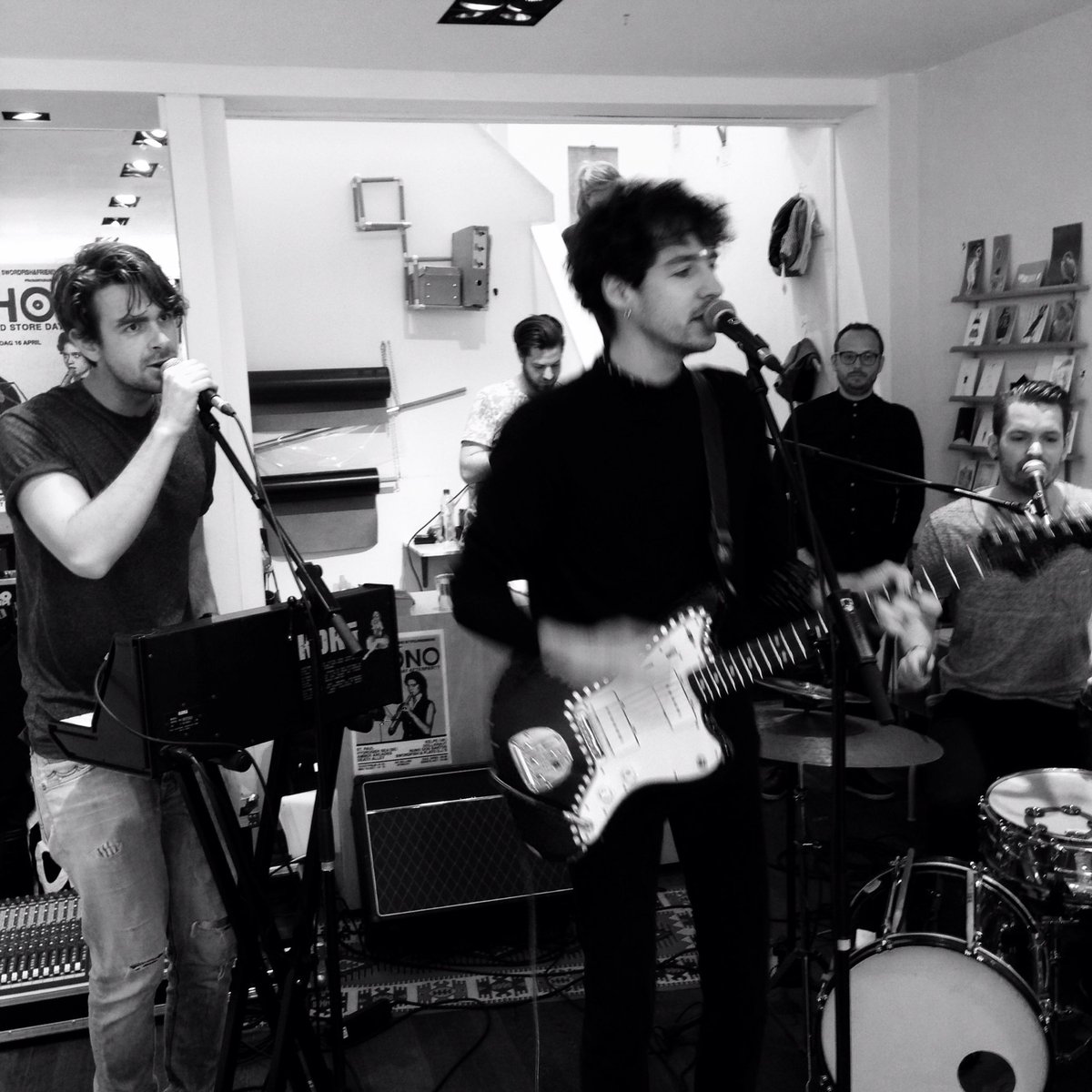 IX is begonnen bij <a href="/Swordfishfriend/">Swordfish and Friend</a> #rsd16nl