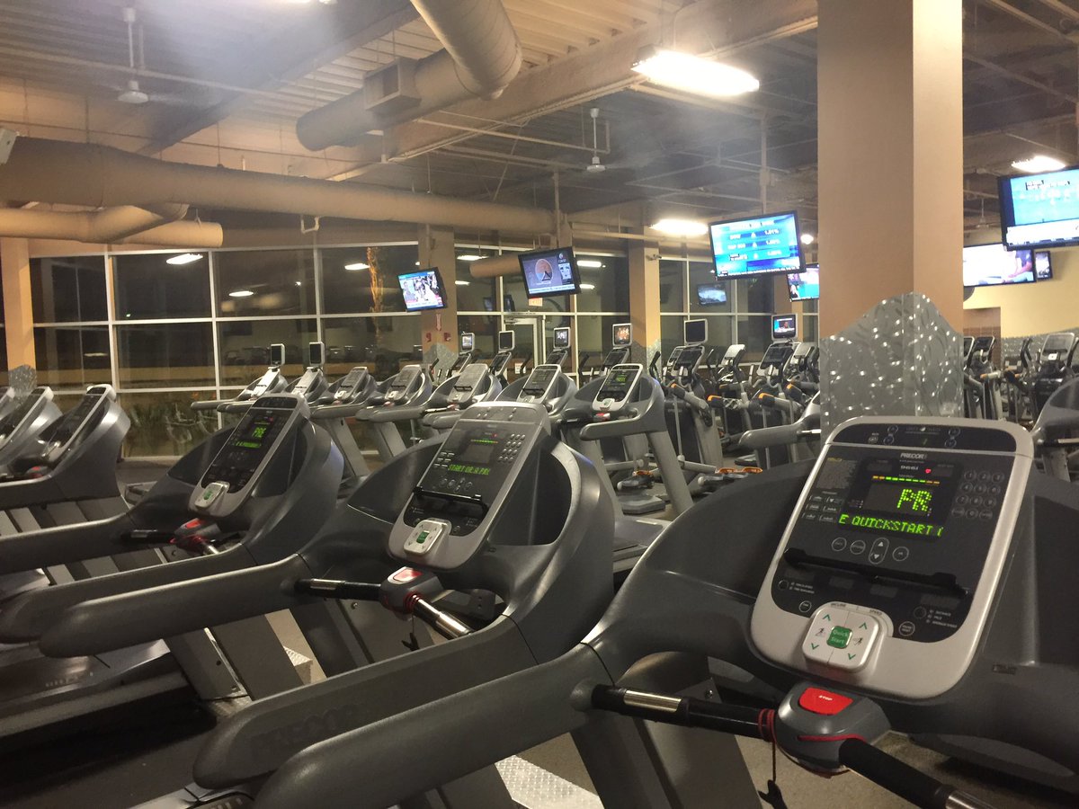 Why the weekend is my favorite time to go to the gym...