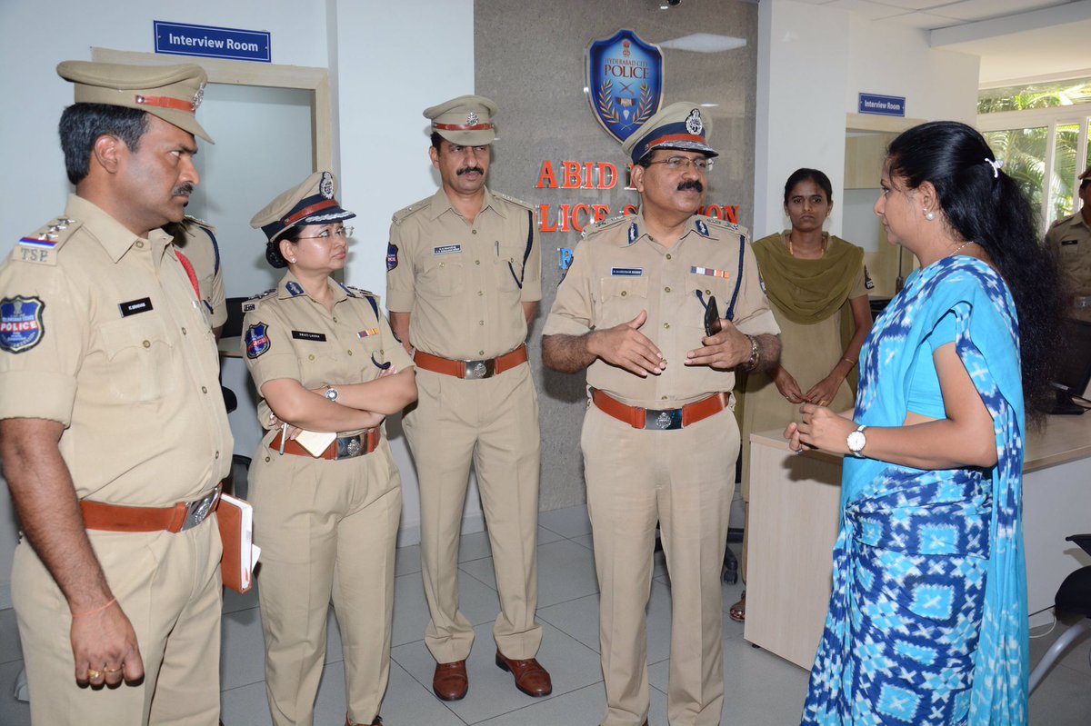 RaoKavitha's tweet photo. Glad for T-Police! Noticed women feel cnfident d'ling with women policeofficers. https://t.co/ZXJ1hzsgBX