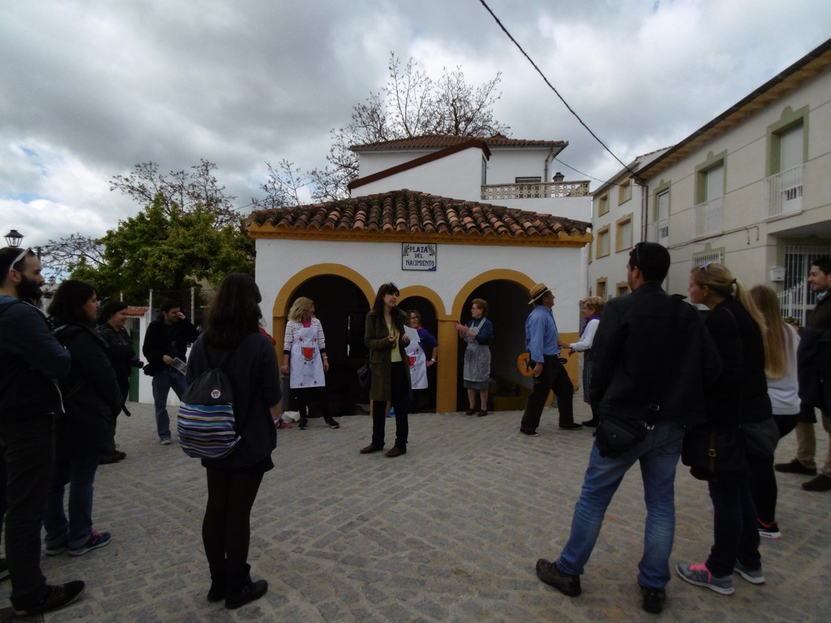 Inma87's tweet photo. Comienza la visita guiada por @tecnico_turismo por Frailes, magnífica sorpresa en el Nacimiento #saboreaFRAILES https://t.co/TDmGWGiJul