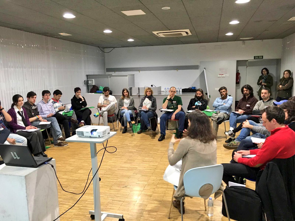 AyuntamientoVLL's tweet photo. Comienza el ForoDeJuventud con el debate de la mesa de #Emancipación Juvenil del #PlanDeJuventud en el @ejovenva https://t.co/q3k79WGKAa