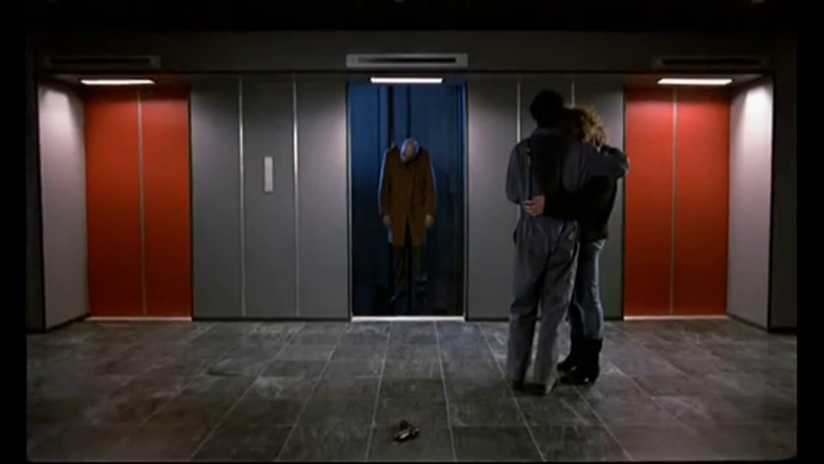 в лифте вайт галлоуз