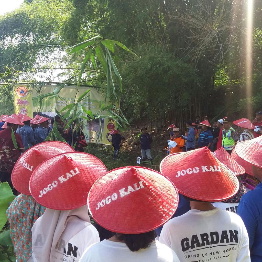 SUNGAI BOGOWONTO KABUPATEN PURWOREJO JATENG GUGAT