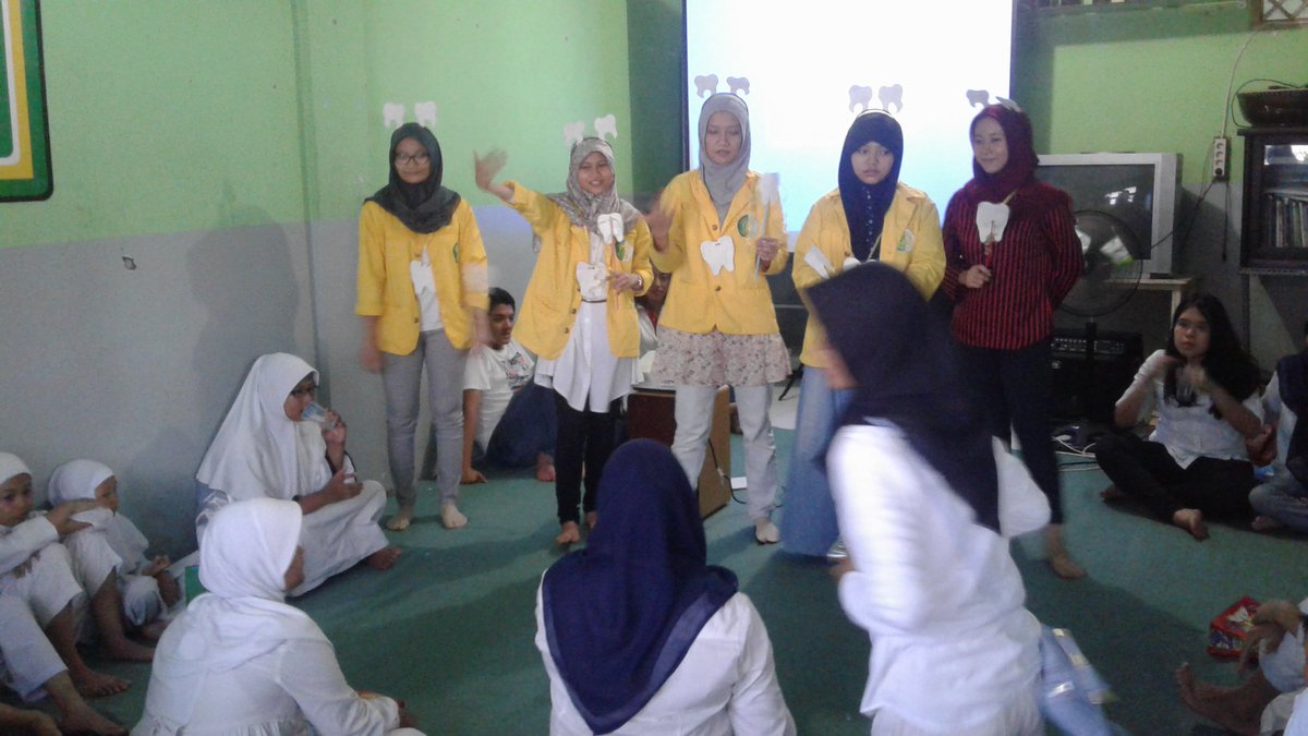 Nah sekarang lagi penyuluhan dari FKG UI untuk adik-adik nih :)