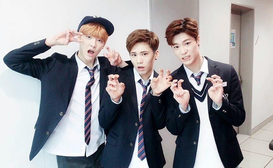 ASTRO__ROCKY's tweet photo. 잠시 후 3시 30분부터 아스트로 문빈,라키,윤산하 가 출연하는. 쇼음악중심 이 방송됩니다🌞 500회 특집 스페셜 무대!! 으르렁 많은 기대 바랍니다🔥

[ @Astro__Sanha @ASTRO___Bin ] https://t.co/mgAGCtQcfA