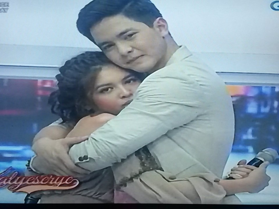carlganda16's tweet photo. Hindi lang ang panahon ang mainit ngaun pati na yakapan nyo ahh... dami langgam #ALDUB9thMonthsary https://t.co/kjyjAQ6eYo