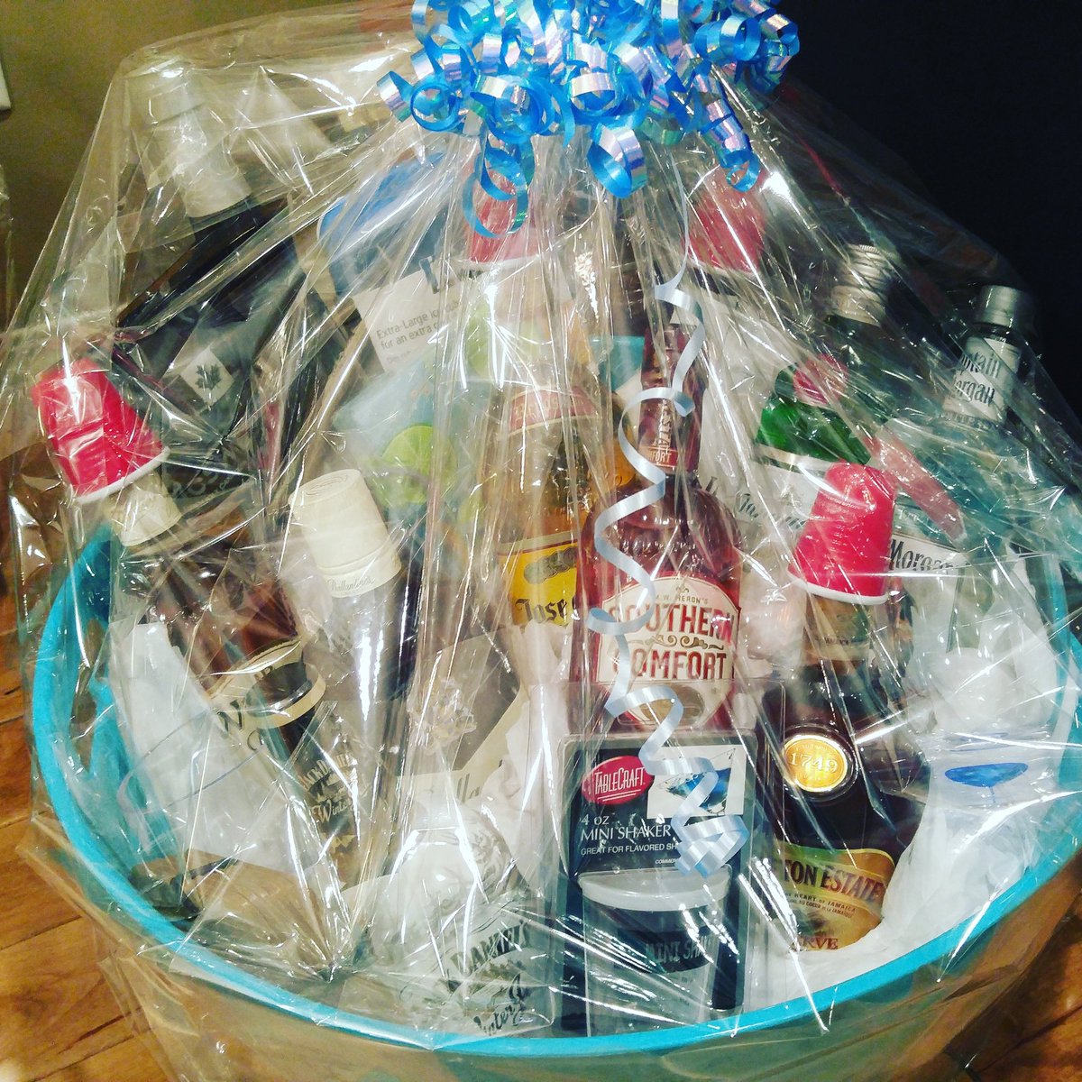 silvertipslax's tweet photo. Hard at work tonight prepping stuff for the Fun Day #raffletable #RageFunDay #Silvertipslax #SilvertipsFamily https://t.co/fuVMHdaPBV