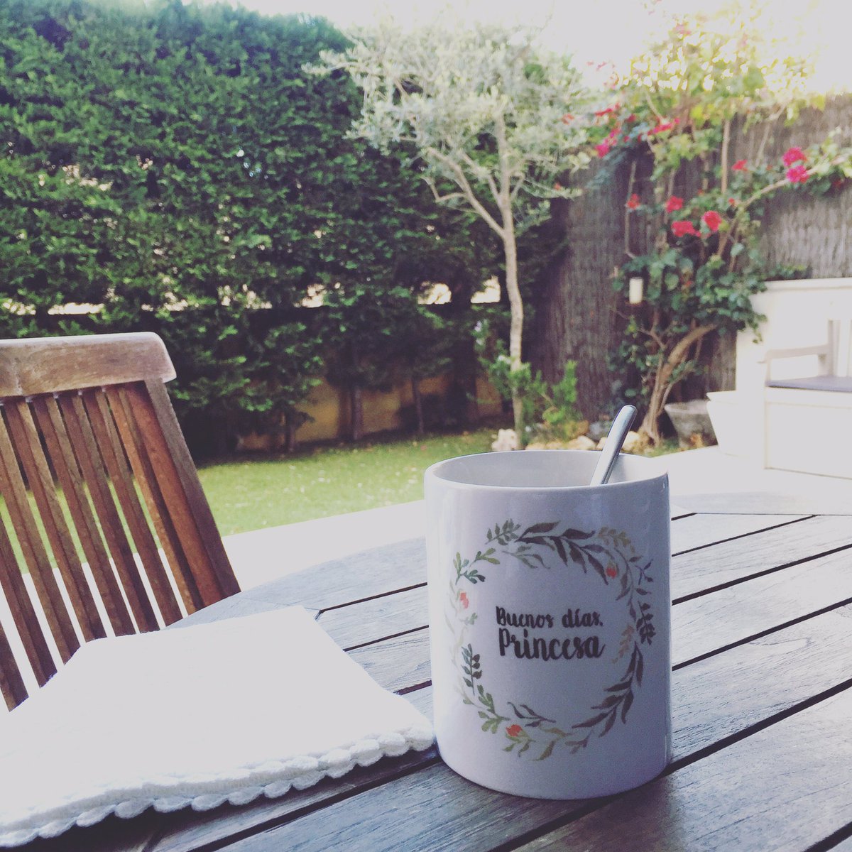 unabodaoriginal's tweet photo. Lo mejor de madrugar un sábado es que sólo se escuchan los pajaritos... #buenosdiasprincesa #uboshop #tazas https://t.co/dQ4Opd8Ybe