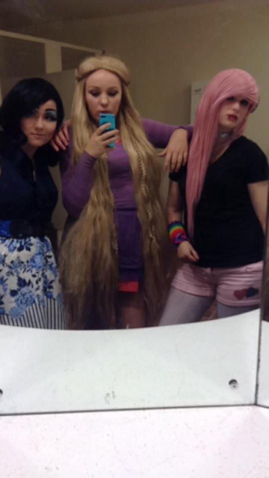 Babyy_Blaise's tweet photo. crappy photo before finished makeup but whatever lol. decided to name our little trio the #BQueens https://t.co/1kvONI6fUN