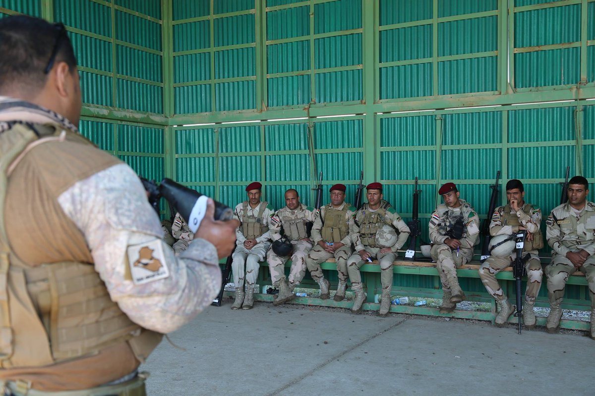 تدريبات الجيش العراقي الجديده على يد المستشارين الامريكان  - صفحة 3 CgJVigcWQAEgnEY