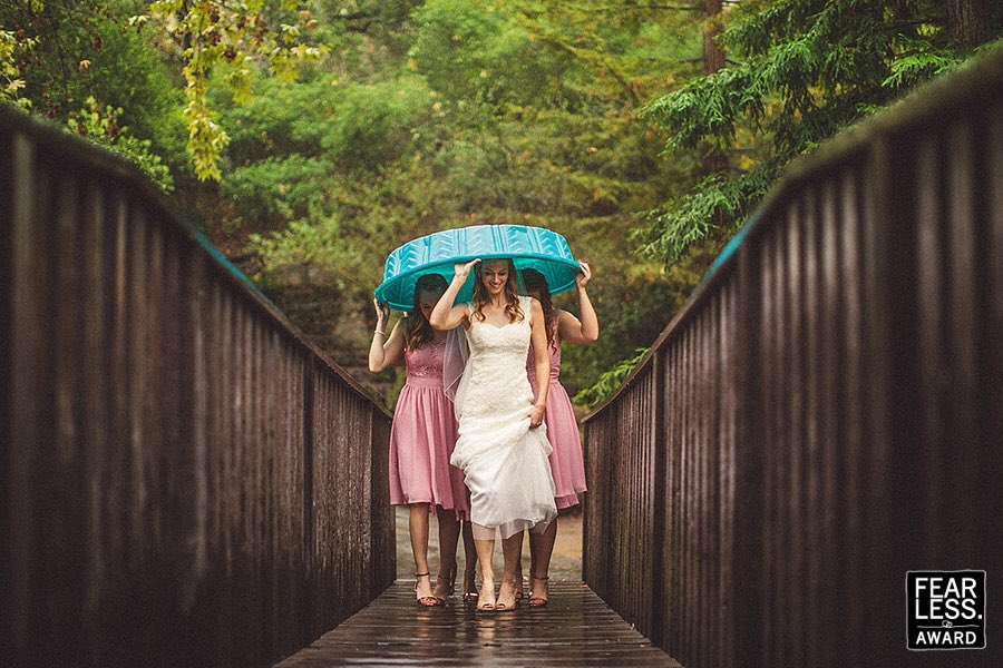 Bridesmaids to the rescue :) ow.ly/4mKYjA #weddingweather #bridesmaids