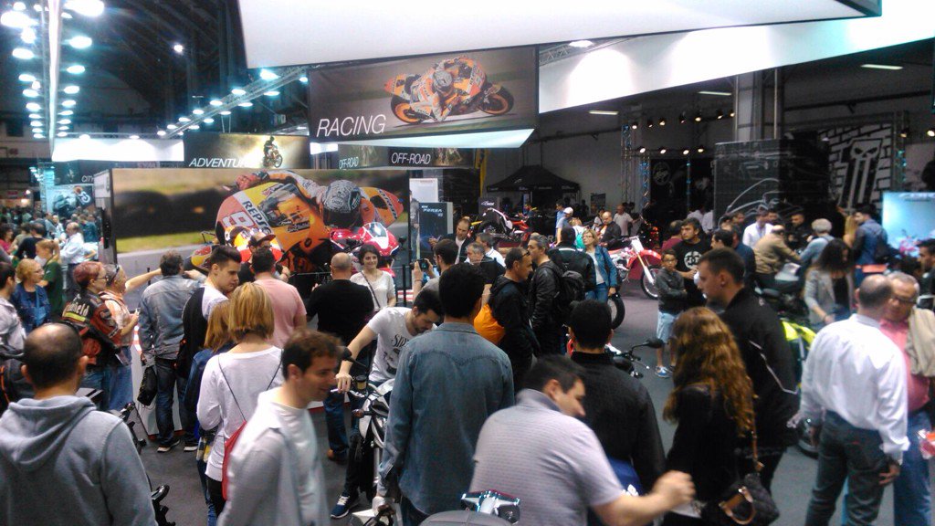 MotoAranda's tweet photo. ¡Estamos a tope en el @MotohBarcelona! ¡Faltas tú! :-) @HondaMotosES https://t.co/fyAa3QJVl1