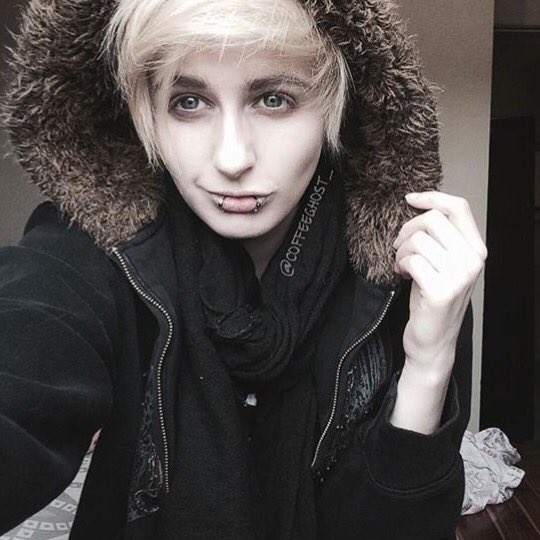 Hey guys, let's be friends. 

New account but not new to rp. 
So rt and fav for me.