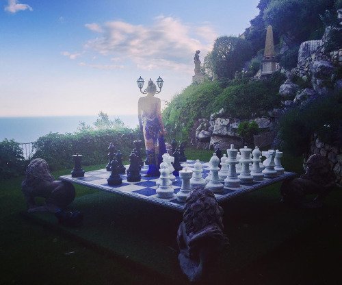 CubixChess's tweet image. #chateau #chess #chesstable #lachevredor #frenchriviera...