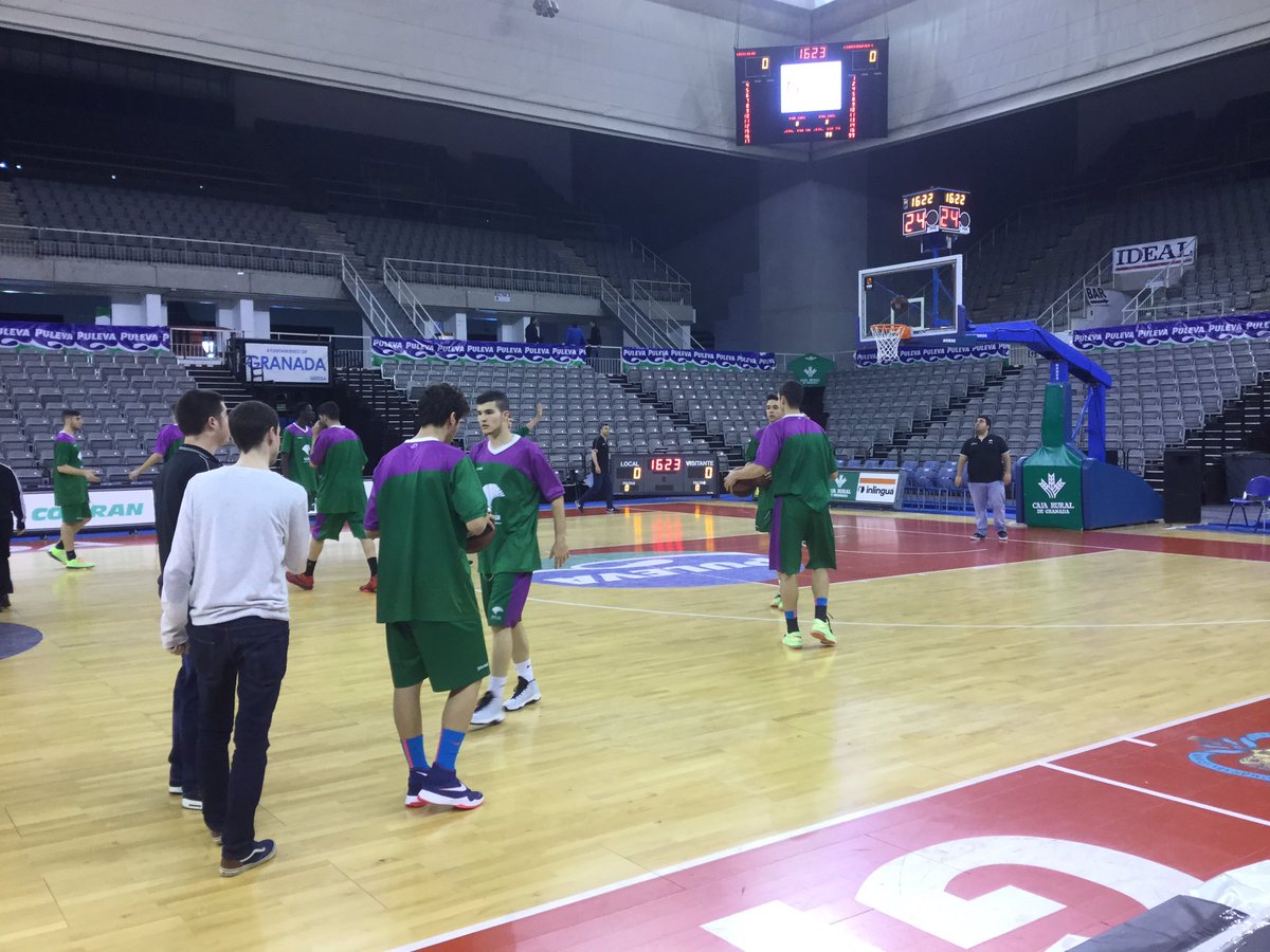 FAB_Andaluza's tweet photo. #CASEBA2016JM Comienza en el palacio de los deportes la primera semifinal entre @unicajaCB y @cordobasketCD https://t.co/RzV8Nm2bmT