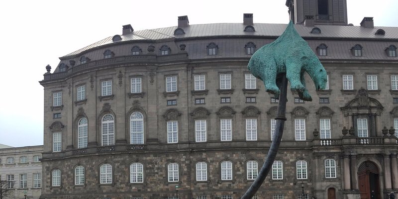 BusinessInsider's tweet image. 'Unbearable': A new sculpture displayed in Denmark highlights the impact of global warming read.bi/1WwQgez