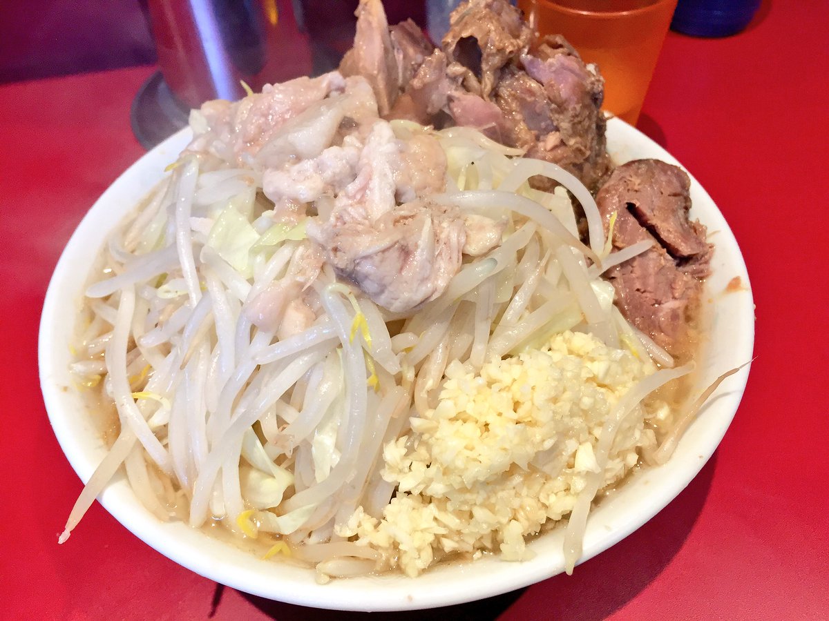 Azuma 荻窪二郎小豚全マシ 美味い が コール直前で麺少なめ入ったせいでやたら麺が多かった 許すまじ