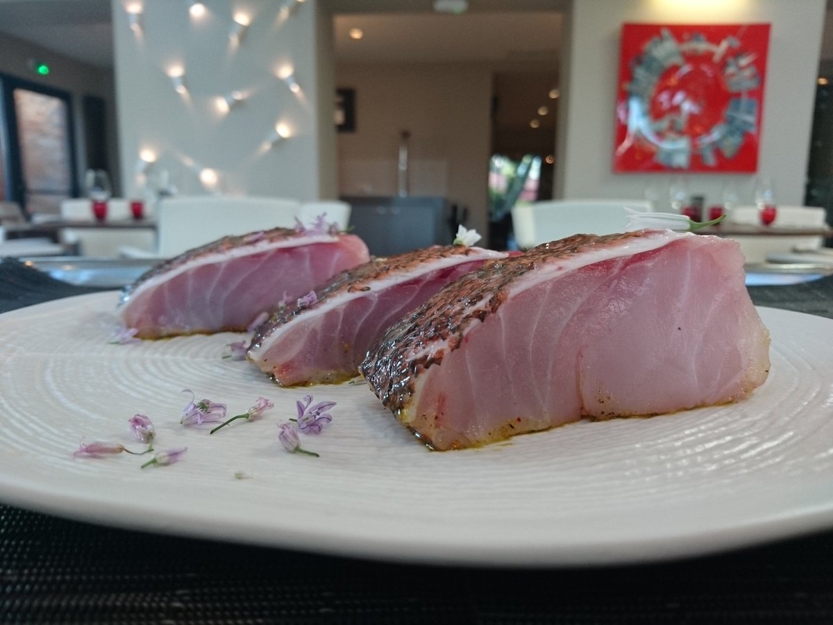 hostetvinum's tweet photo. Ce week-end le beau #mérou de #méditerranée  est à l'honneur.
cuisson minute en #croutedesel... Un Délice! #yummy https://t.co/GFgkPhLQJw