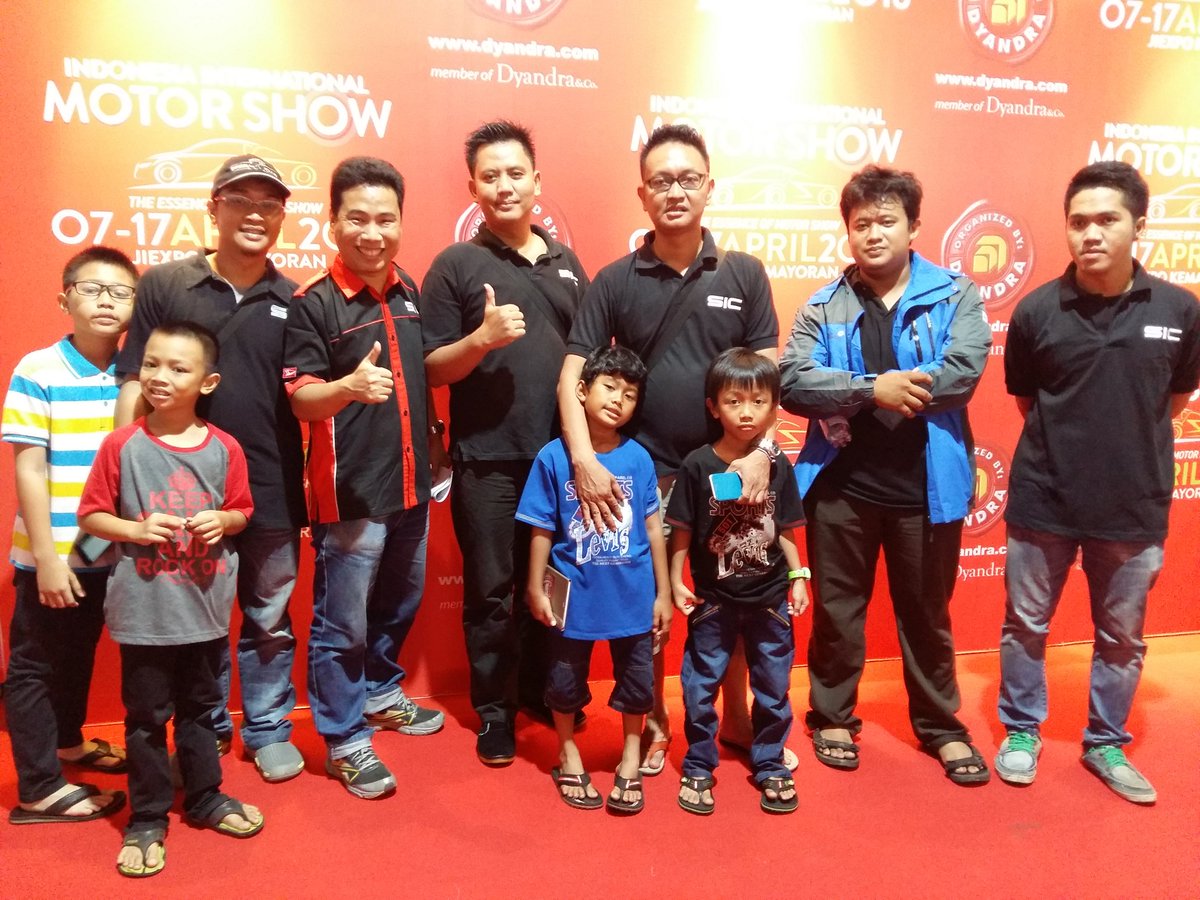 SirionIndo's tweet photo. Kami hadir di #IIMS2016 #driftwar keren!! https://t.co/8CUj6SZWic