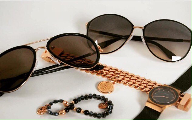 FuvaEyewear's tweet photo. A touch of gold, Tom Ford! https://t.co/BVOMkm10Mm #zonnebril #tomford #fuvaeyewear #tovessentials #beringtime https://t.co/F19ppixCUk