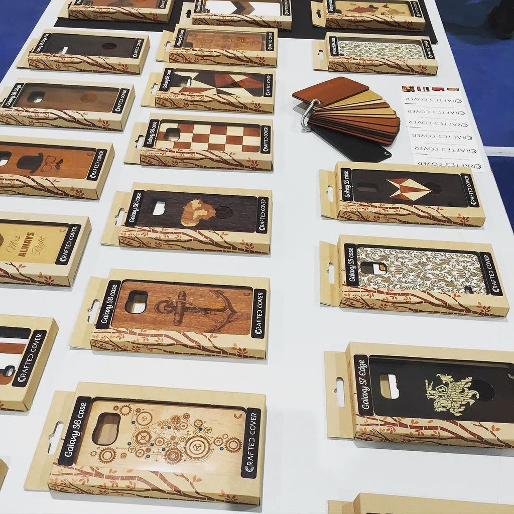 CraftedCover's tweet image. All set! Waiting for you at #loftas Choose your favorite! #craftedcover #woodencase #iphon… ift.tt/1NtTVlU