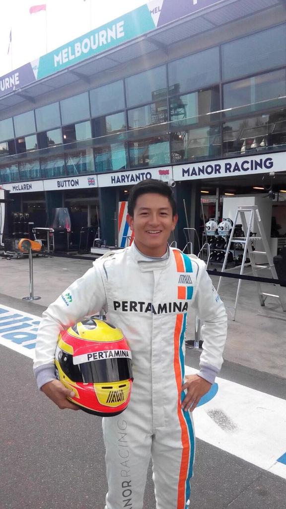 Bagi masyarakat Indonesia yg ingin mendukung saya bersama Merah Putih di F1 mohon ketik Rio ke 7788 (all operator) ☺