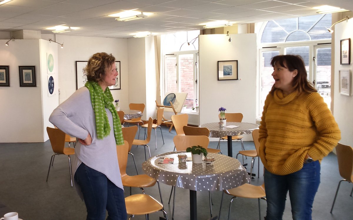 DorsetArtClass's tweet photo. Sarah Payne showcasing her Arran knitting and members of Alt-P discussing last night's Editions print exhibition https://t.co/is3vykV196