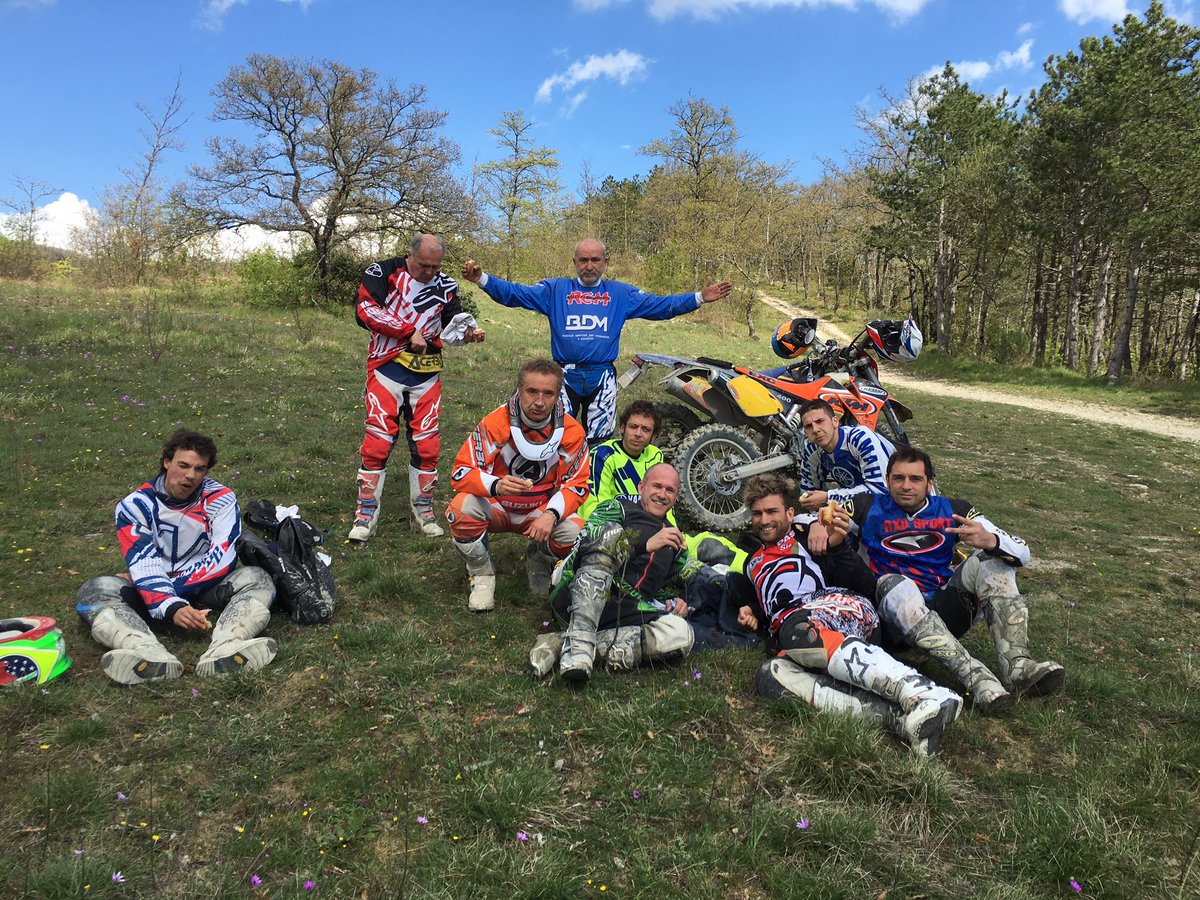 AlbiTebaldi's tweet photo. @ValeYellow46 @sanchini_mauro @FrankyMorbido12 @M16NO @MattiaPasini BELLISSIMA  ENDURATA Grazie Ragazzi ! https://t.co/c3uCRqBkxo