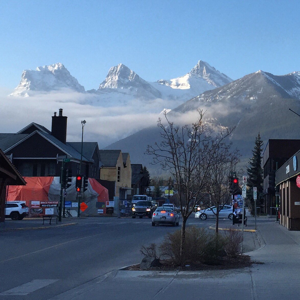 mikeblarowski's tweet photo. Misty morning in Canmore https://t.co/TPkzTuAf5K