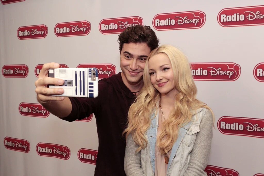 OnlyCuteCouple's tweet photo. Dove และ Ryan พบกันครั้งแรกในฐานะนักแสดงของซิทคอม Liv and Maddie และเปิดตัวคบกันในปี 2013 (1) https://t.co/HfxC5lIsSP
