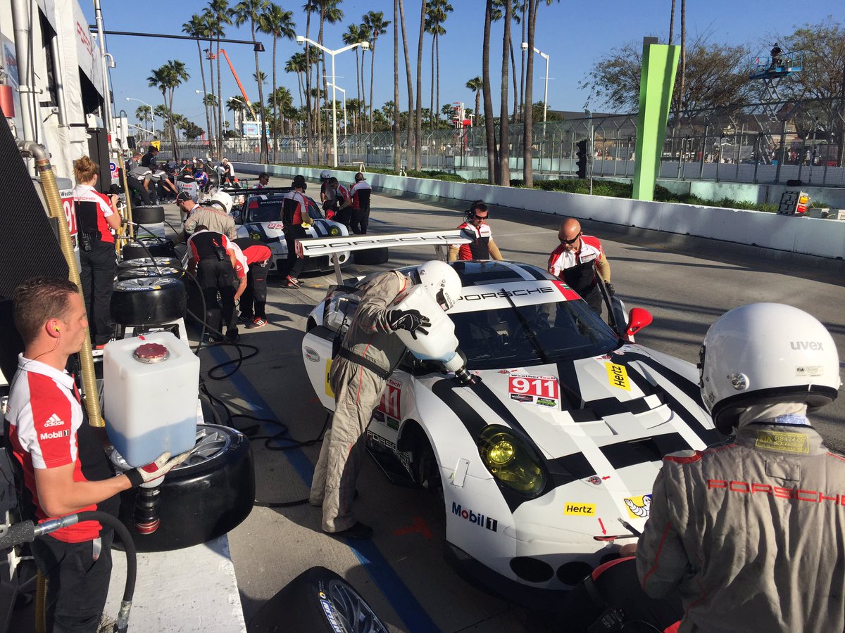 PorscheRaces's tweet photo. Almost same weather at @FIAWEC #6hSilverstone ☃ and @IMSA #BUBBAGP Long Beach🌞 #911RSR #911GT3R  😜 https://t.co/3eqLzdagoY