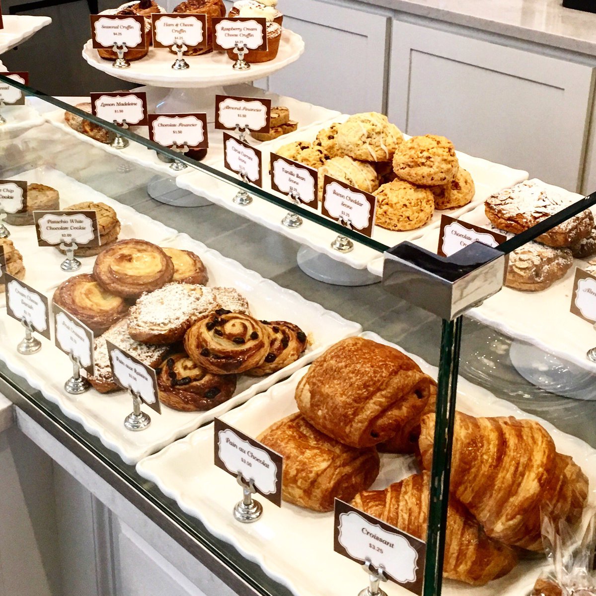 Bisous Bisous tweet media