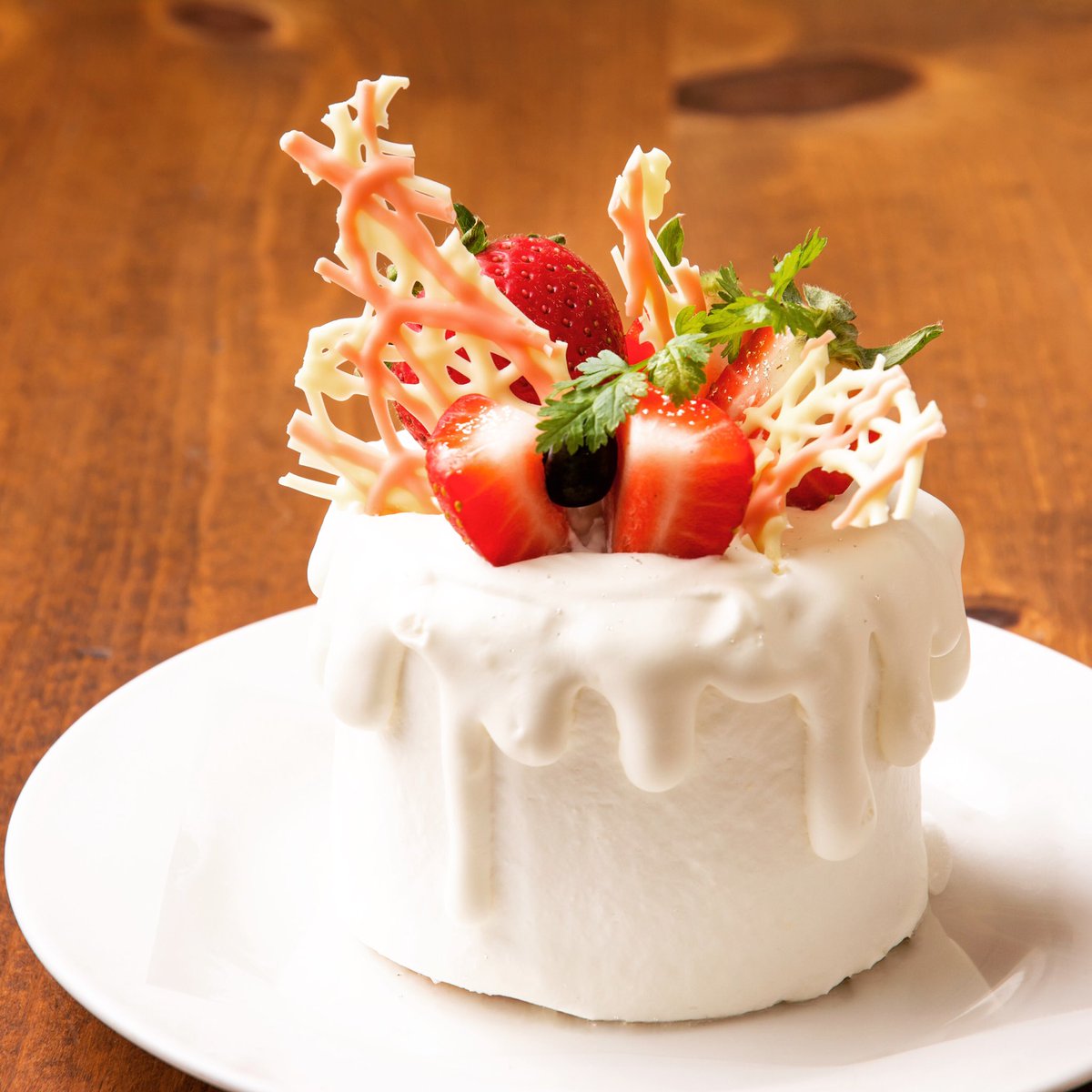 カフェ アクイーユ恵比寿 公式 Op Twitter キャンドルみたいなキャンドルケーキ アクイーユ ショーケースのケーキを テイクアウト お誕生日祝い 中に秘密のクリーム だから最後まで食べあきない ほらペロリ