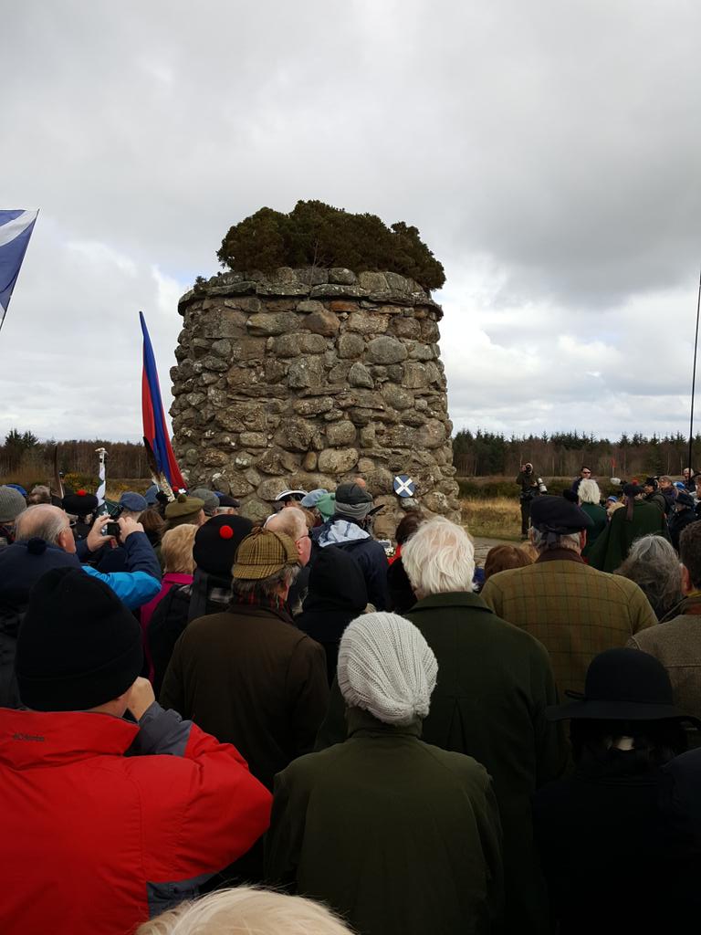 GaelicUSA's tweet photo. Murchadh Caimbeul of Comunn #Gàidhlig Inbhir Nis #CGIN welcoming visitors to #CùilLodair in #Gaelic https://t.co/WibJXURxLA