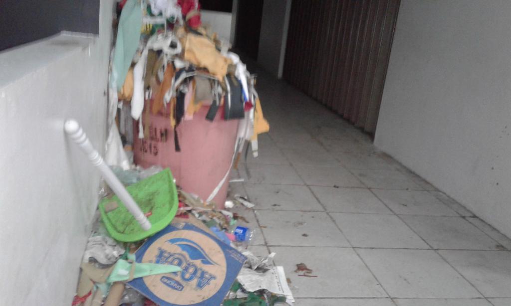HiyanMantida's tweet photo. Apa gunanya kita bayar iuran sampah tiap bulan,tp sampah sudah 2 minggu belum di angkat.@TidoreKep https://t.co/kWCouzXLfB