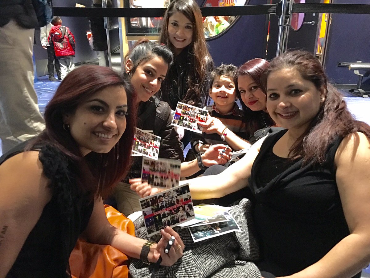 SRKUniverseCA's tweet photo. #FirstDayFANShow in Toronto. #FAN @iamsrk @FanTheFilm #CanadaLovesSRK https://t.co/xdxVz9eLRR