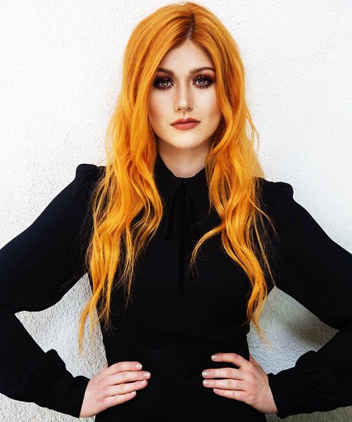 BlackRoseUni's tweet photo. Aria Blanche Ren, 19, Büyücü https://t.co/8LhB99Ykm2