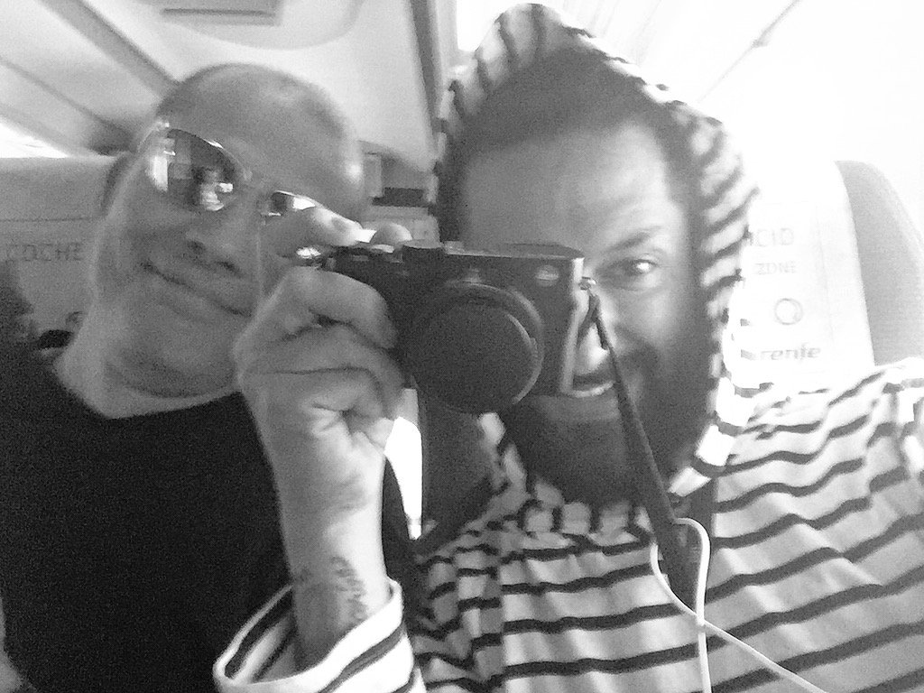 Ya pá Madrid tras el éxito de Piedras Preciosas en LOJA ( granada ) Leica " la cámara " con mi terapeuta ROBERTICO