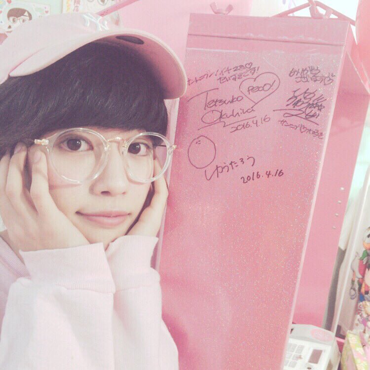 aaaaao_e's tweet photo. 今日は僕が大大大好きなぺこちゃんとりゅうちぇるくんがお店に来てくれ、実は意外と初めてお会いしました😭💗

もうずっとキラキラしてて終始可愛かった…やっぱりずっと憧れのおふたりです。お忙しい所ありがとうございました！サインまで😭💗💗💗 https://t.co/b7YnyufftC