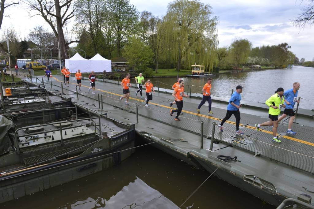 250 mensen lopen eerste Bloesemrun Geldermalsen gelderlander.nl/regio/rivieren…