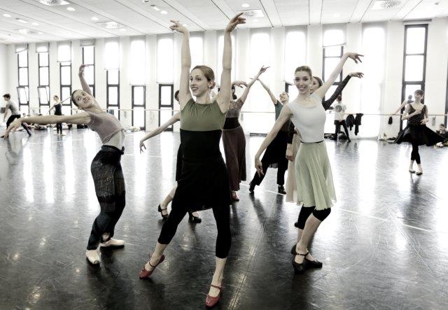 Teatro alla Scala (@teatroallascala) on Twitter photo <a href="/VirnaToppi/">Virna Toppi</a> debutta nel ruolo di protagonista accanto a <a href="/RobertoBolle/">Roberto Bolle</a> nel #giardinodegliamanti! In scena alle 20! <a href="/VirnaToppi/">Virna Toppi</a> debutta nel ruolo di protagonista accanto a <a href="/RobertoBolle/">Roberto Bolle</a> nel #giardinodegliamanti! In scena alle 20!
