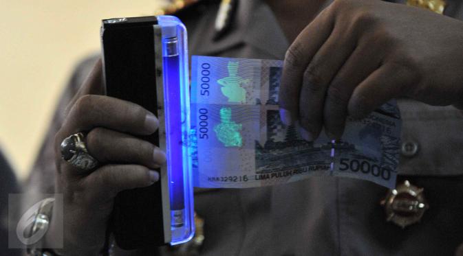 liputan6dotcom's tweet photo. Temukan Uang Palsu di ATM? Ini Prosedur Pelaporannya https://t.co/4doj63bqH6 https://t.co/NxUopmMZ3m