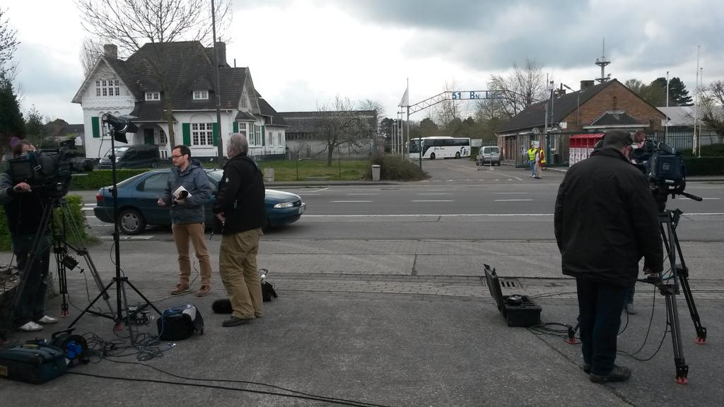 ArneFranck's tweet photo. Dreiging geweken. Vluchtelingen keren terug naar opvangcentrum #Sijsele https://t.co/9jVYpDKscv