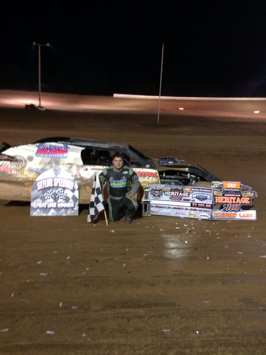 LethalChassis's tweet photo. Wahoo! @Jscott1st PARKS IT Last night for @renegadesofdirt race. #teamlethal #lethalassassin
πΈ @T_Carr_Photos https://t.co/zkLinUz5Is