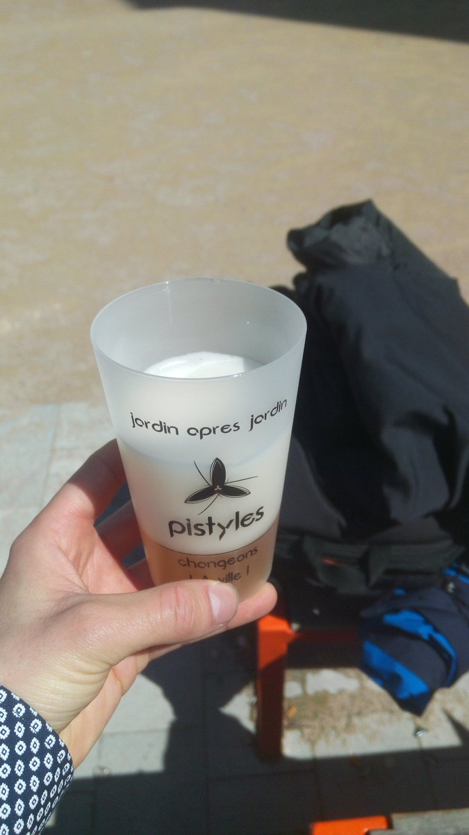 Momo_Flyby's tweet photo. Une petite mousse estampillée 
@pistyles_fr  #santé ! https://t.co/eLJVWHqt18