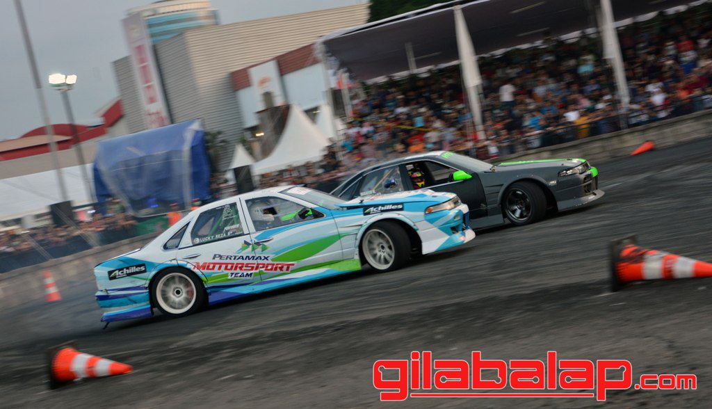 gilabalapcom's tweet photo. Best Fight on Driftwar 2016, "Lucky Vs Mimo" https://t.co/VuwCTBXZVC @mimowayway @luckyrzr #driftwar @DyandraPromo https://t.co/LBpWCbM0Lr