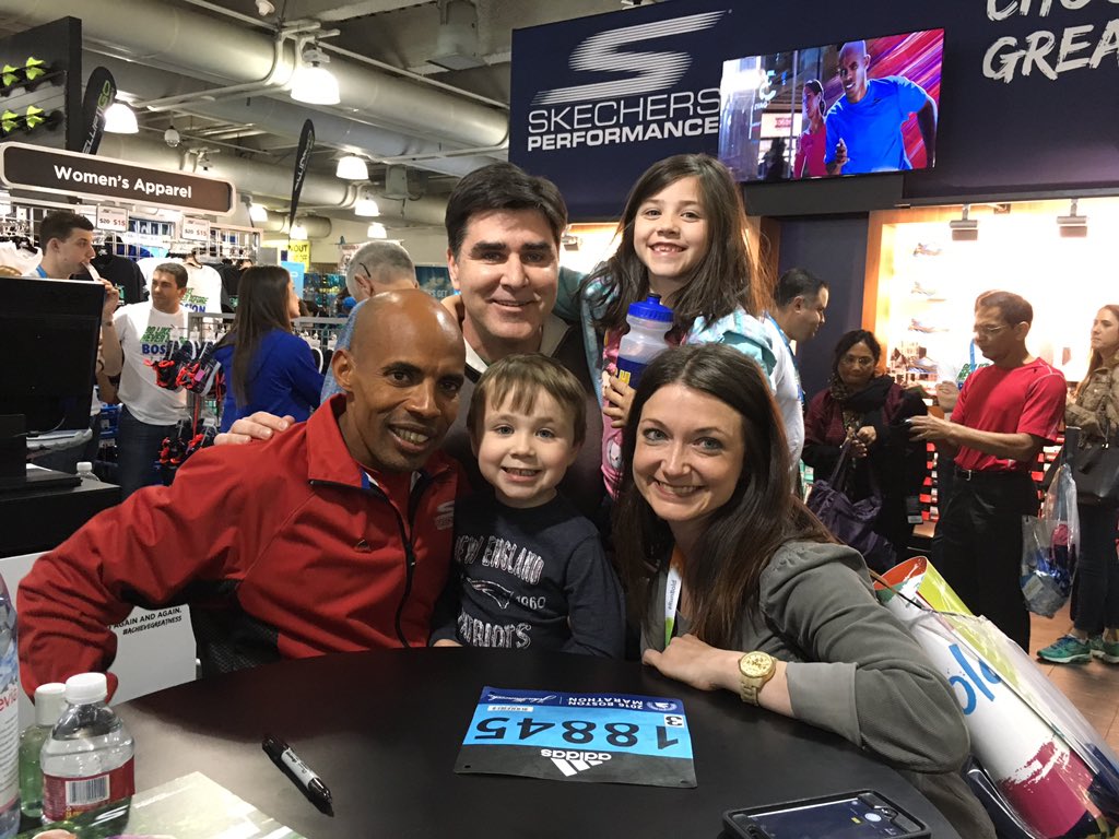 FitMomFullPlate's tweet photo. Yesterday was amazing 4 me but icing on cake was mtng @runmeb &amp; him talking 2 our kids about our dog we named Meb https://t.co/V0HtsEu7jA